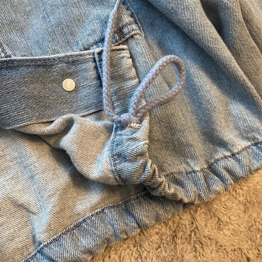 H&M light weight jean jacket - Picture 4 of 4